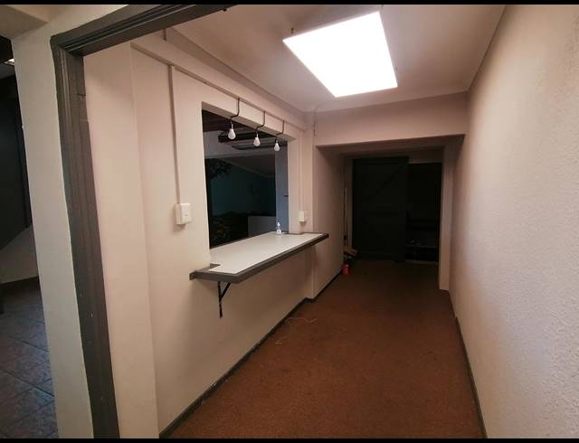 193M² OFFICE TO LET IN PAARDEN EILAND